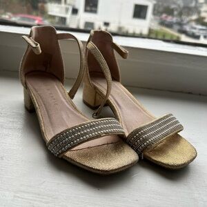 Kelly & Katie Girls Gold Pearl Strap Block Heel Sandals – Size 2